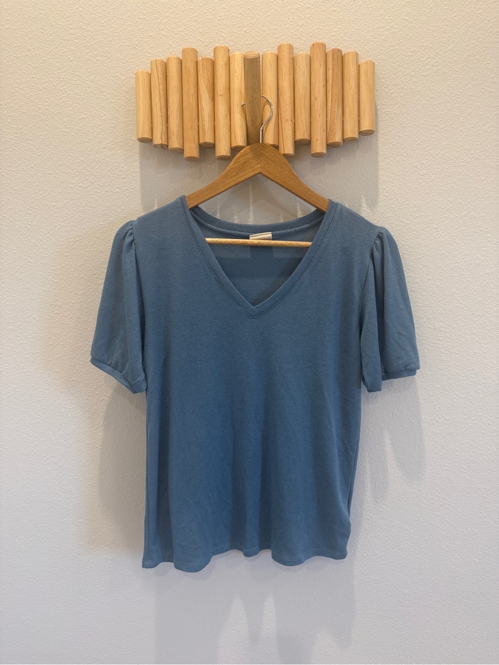 Mod Ref Dusty Blue V-Neck Puff Sleeve Tee